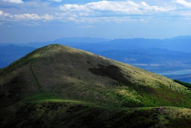 铁陀山位于北京门头沟区,虽然海拔只有1100米,但它地形复杂,沟壑纵横