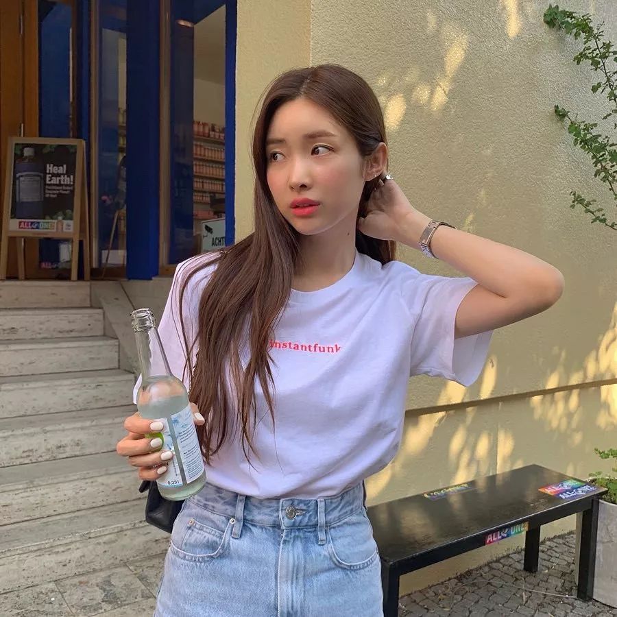 穿衣搭配比戏红气质韩星车静媛的大气穿搭