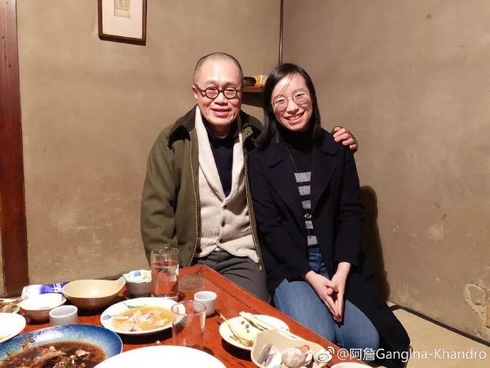 阿詹与著名作家,文化学者梁文道尹建莉老师将父母的财富,学历,地位