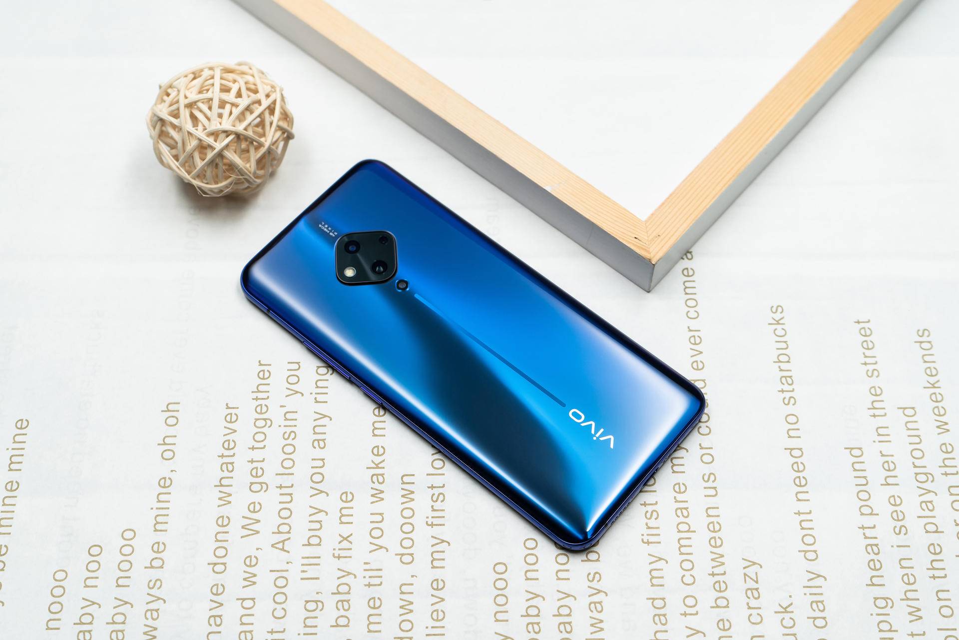 vivo s5幻影蓝美图鉴赏!全新配色浪漫感十足