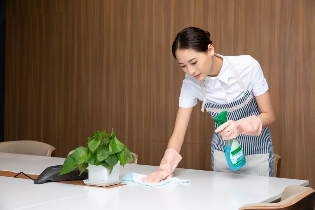 是工作压力的加大和生活节奏的加快 为了兼顾家庭和生活 家政 行业便