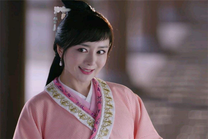 原创 她曾是"古装第一美女",却被叶璇的狗咬致毁容,整容3次成这样