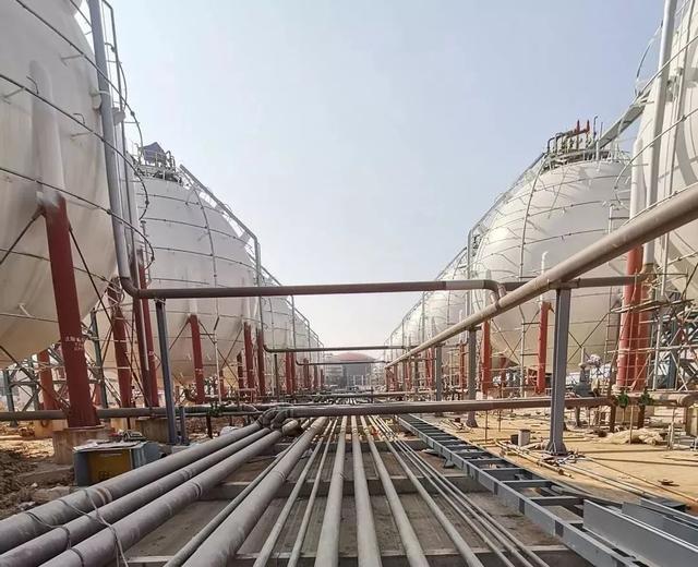 液化石油气原料罐区工艺管道安装(洛阳工程公司供图)液化石油气原料