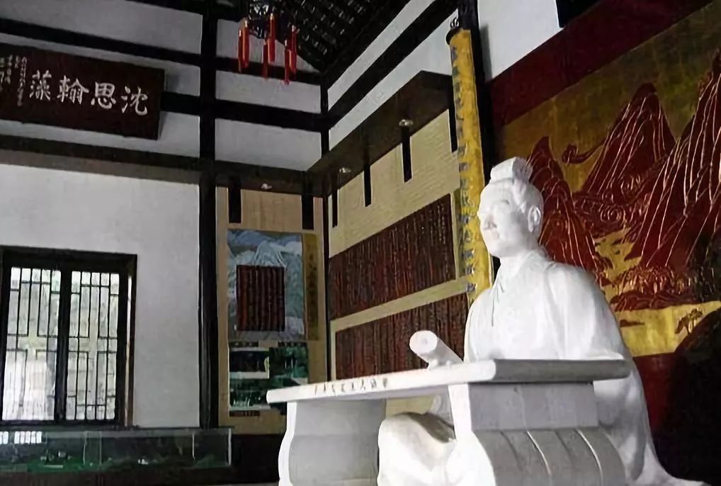 鎮江昭明太子讀書檯位於南山招隱寺,相傳為南朝梁代昭明太子蕭統讀書