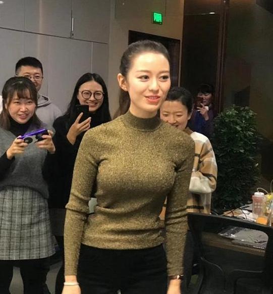 原创有一种"整容"叫吉娜减肥,前后判若两人,网友:该瘦的都瘦了