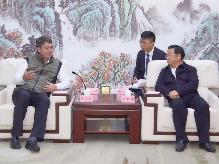 郑州市市长王新伟会见世界羽联主席拉尔森