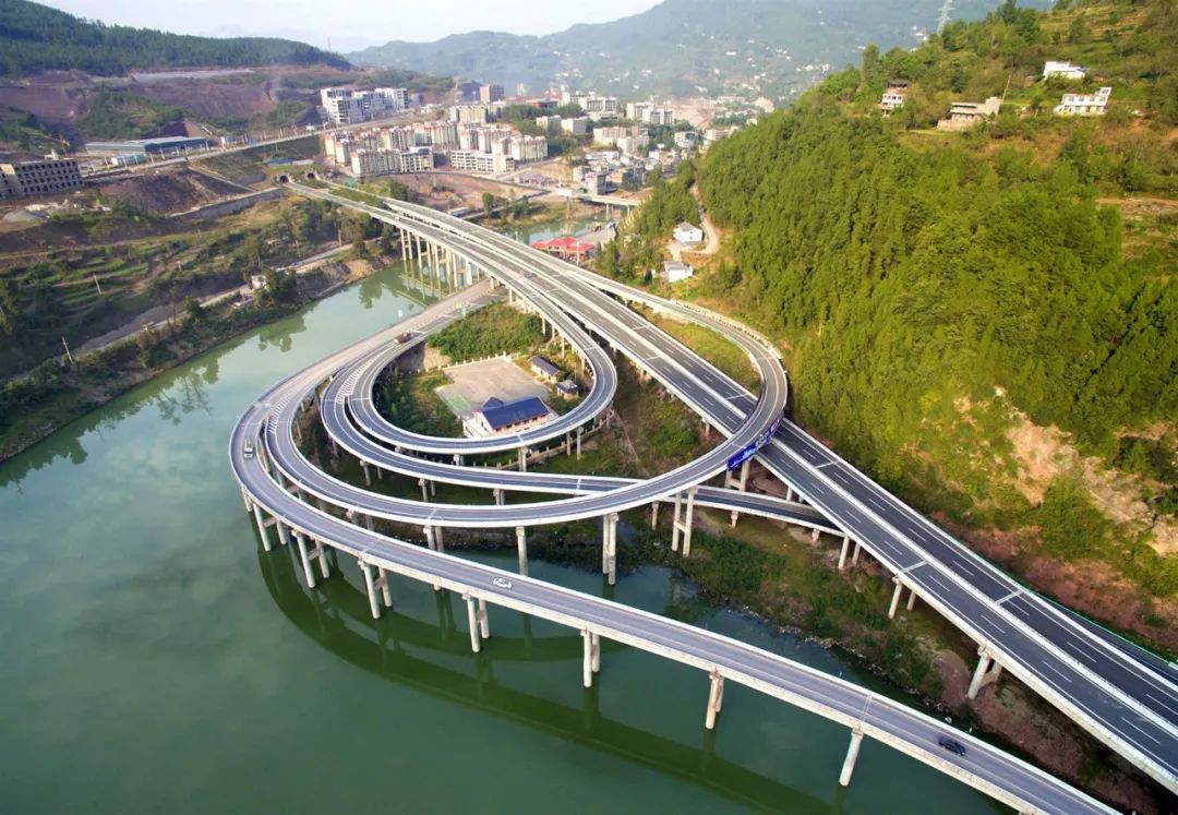 巴陕高速南江南互通立交桥.