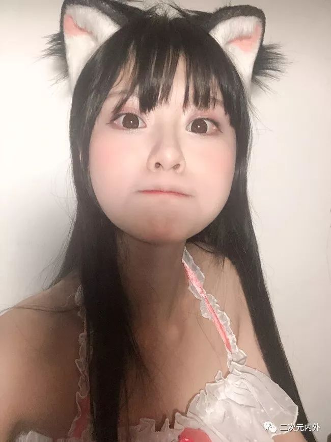 可爱猫娘都有可爱小尾巴送自拍