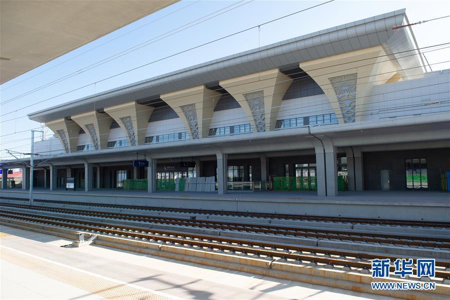 京张高铁东花园北站整体亮相