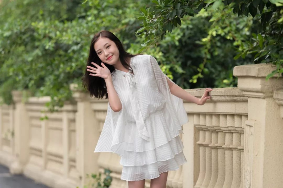 本期校花陈昱含辣妹子才貌双全颜值不输明星