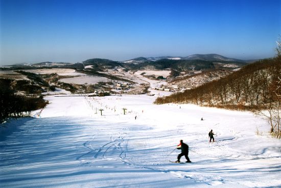 11月30日,蓮花山生態旅遊度假區將在天定山滑雪場舉行