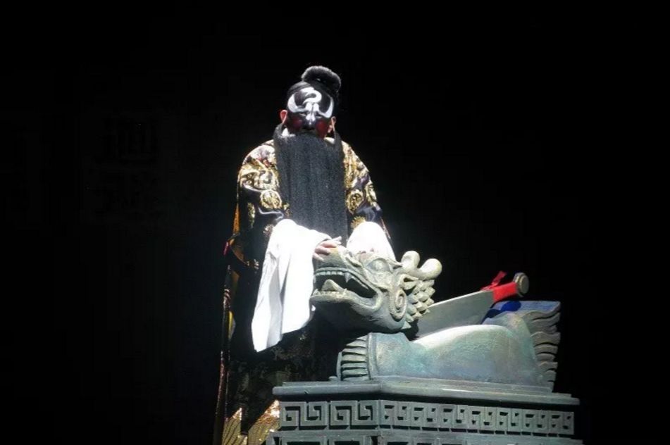 评剧《包公开铡》上演一票难求