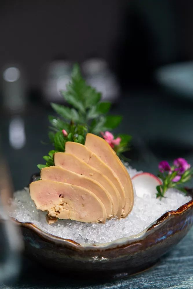 清酒鹅肝鳗鱼蒲叶烧洋风三文鱼佐风汁蟹宝起司烧盐烤秋刀鱼盐烤银杏盐