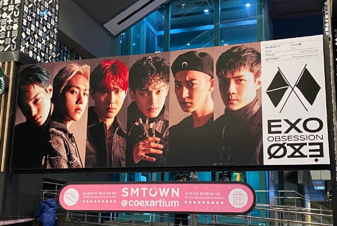 回归超实感exo六辑巨幅海报挂上去了