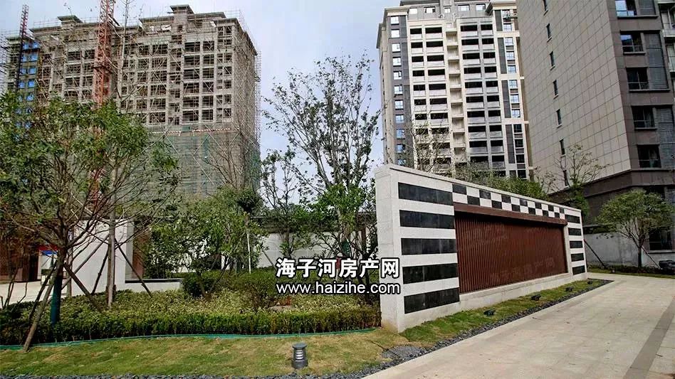 钟祥天赐蓝湾中央景观轴雏形已现步移景异彰显诗意人生