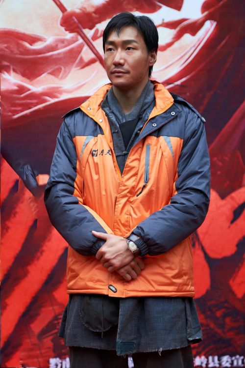 演员:张丹峰监制,导演:余伟国电影《战桥之虎啸林》就是讲述贵州安顺