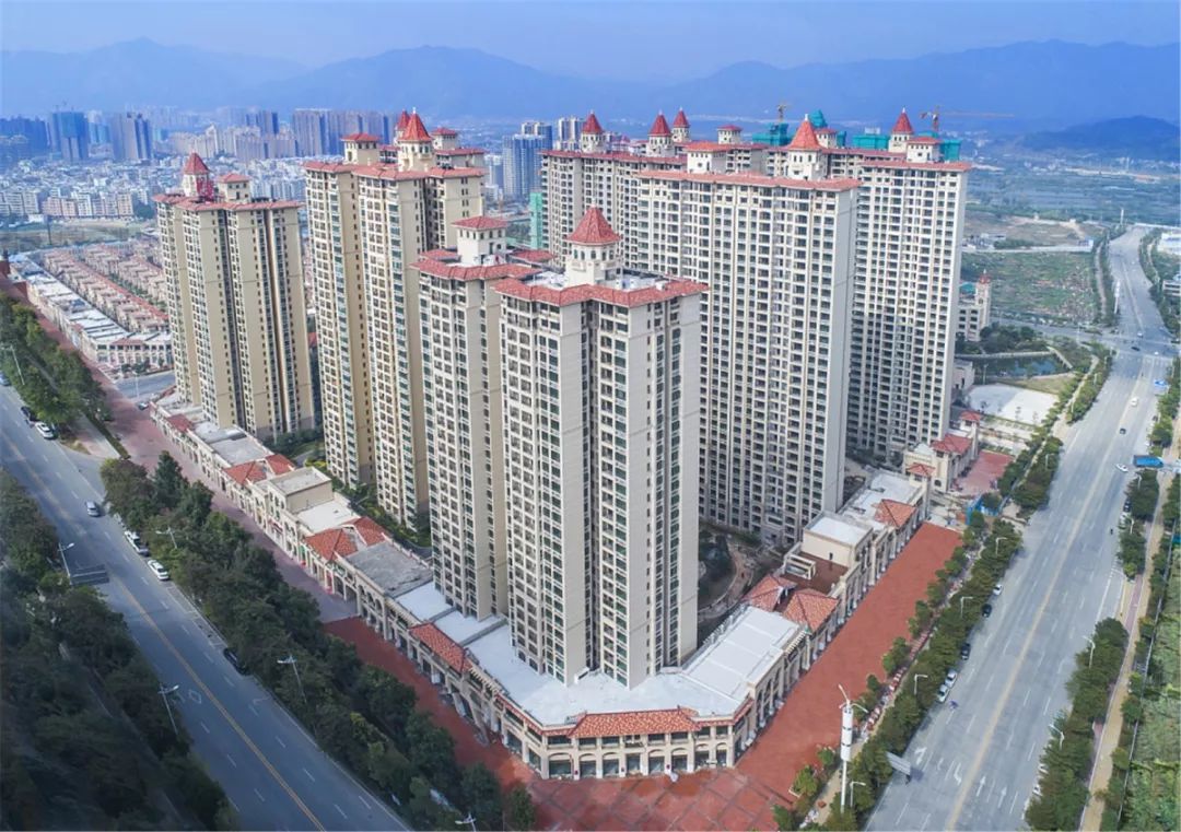 敏捷东城水岸共分4期开发,产品囊括了洋房,美墅,微住宅,商铺产品,项目