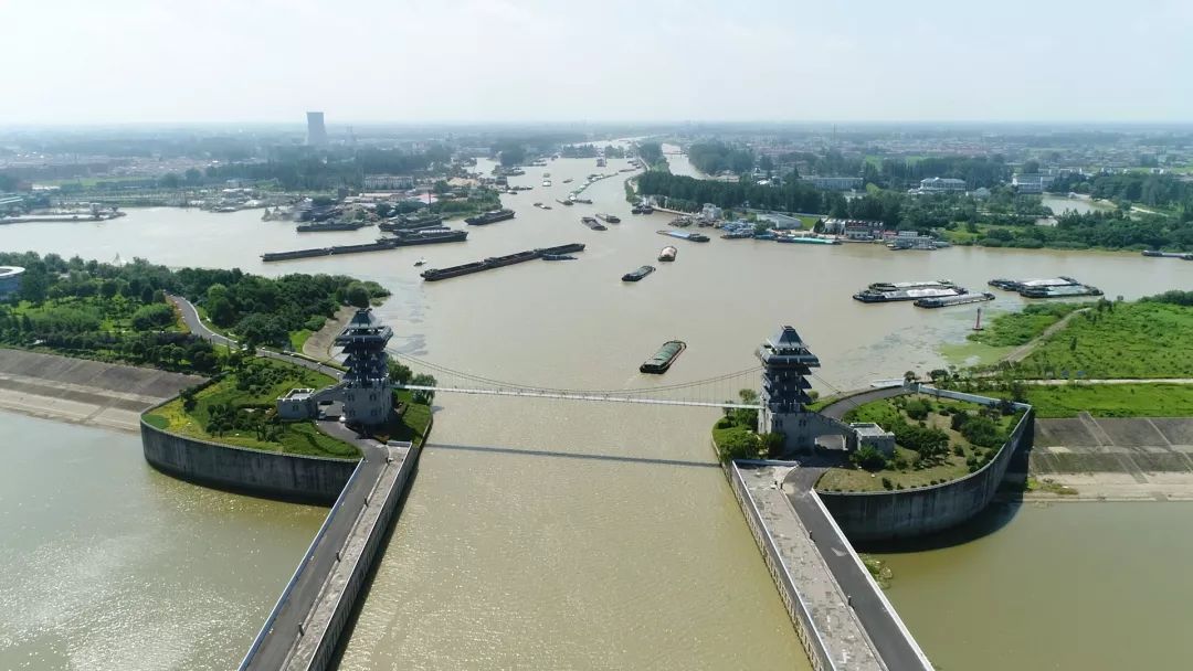 淮安水利工程枢纽如今,京杭大运河虽然不再承担漕运任务,却依然有着