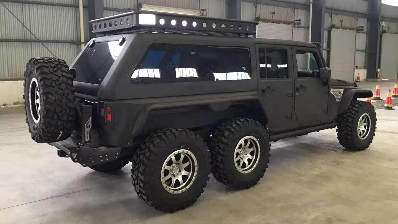 虽然f450的个头足够大,但显然没有6x6来得霸气.