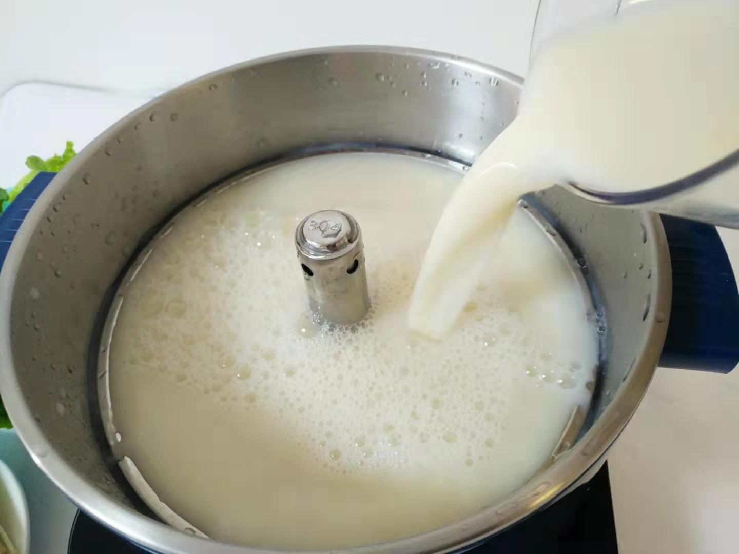 用豆浆做汤底煮的火锅,鲜到全家人都点赞,连锅底都喝了个精光_浓汤