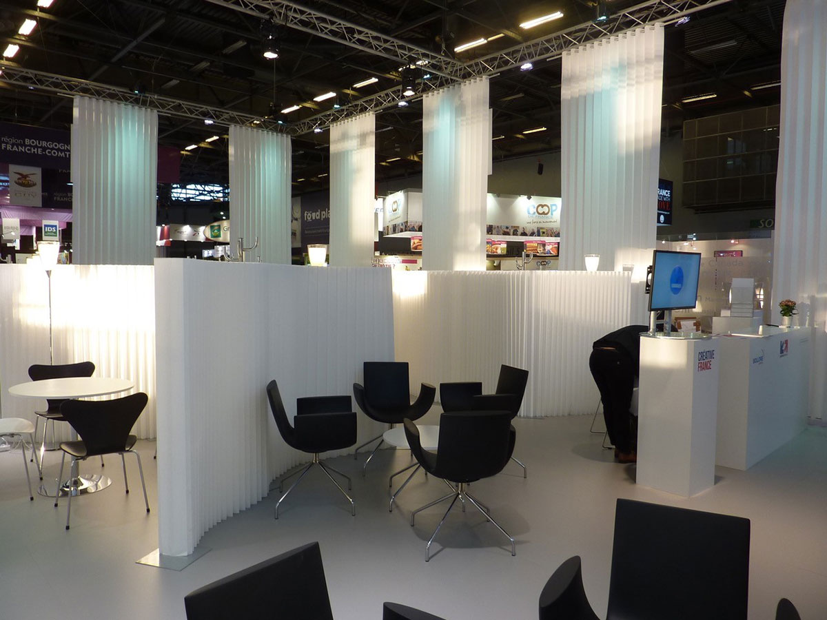 法国纹理纸drop paper展览展示中的场景运用效果也是极佳的