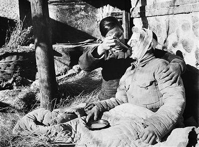 红军战士为什么都不怕死,却都怕受伤?受伤就意味着可能脱队_重伤员