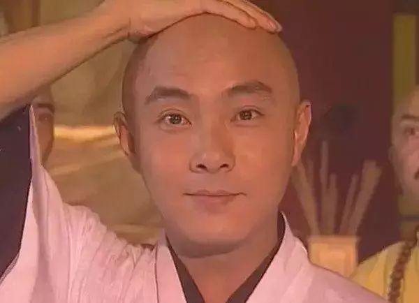 54岁张卫健落泪表白老婆感谢你当年破产不弃穿二手婚纱嫁我