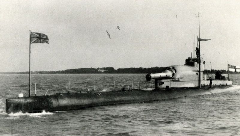 扛着305毫米巨炮的水下刺客 大嘤皇家的重炮骄傲!_潜艇