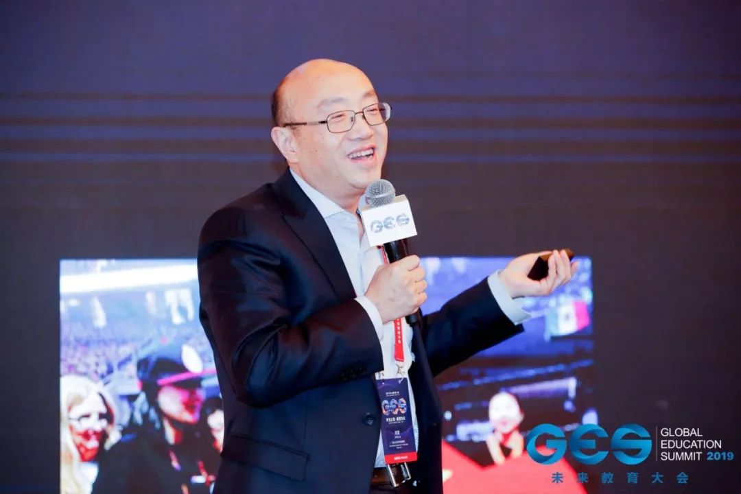 如今,新东方教育科技集团助理副总裁,国内大学事业部总经理周雷又有了
