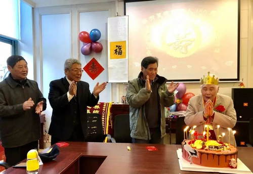 今天我100周岁生日这不是位普通老人很多舟山人认得她