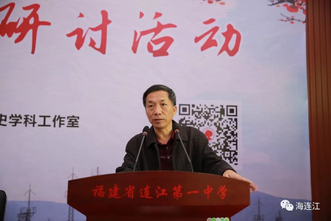 连江一中校长郑锋代表全校师生对会议的顺利召开表示热烈的祝贺,向与