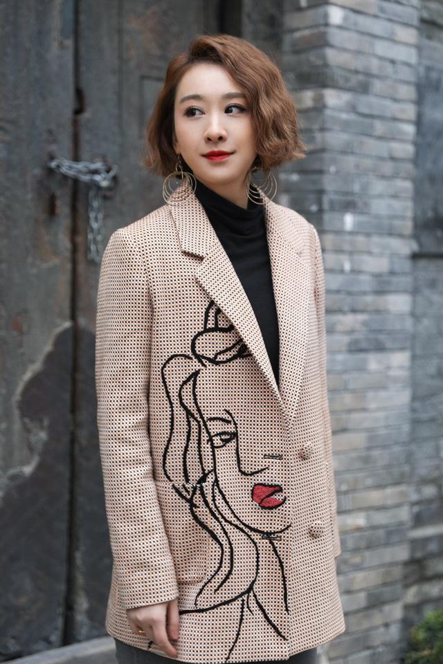 穆婷婷时尚街拍曝光摩登复古西装点亮冬季look