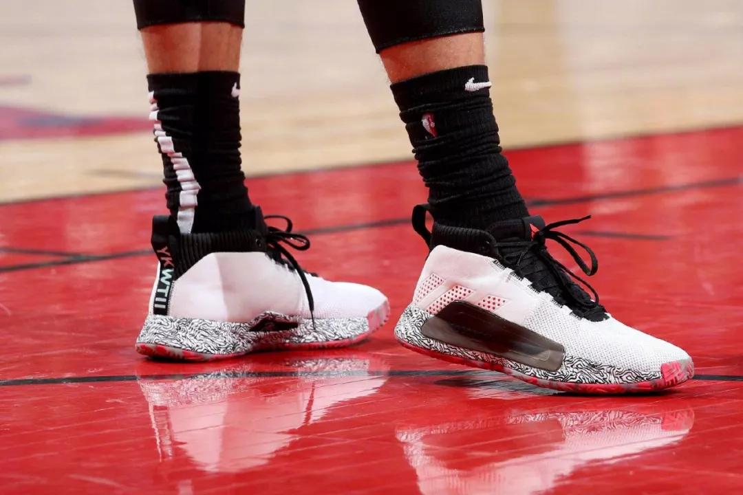 原创拉文得分新高但他什么时候才有个人签名鞋