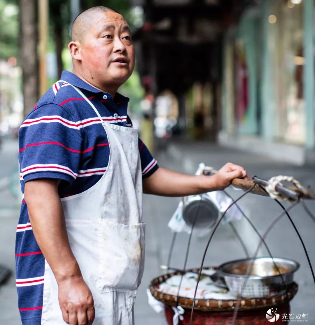 温江非物质文化遗产王鸡肉儿子患癌拒捐赠一根扁担挑起整个家