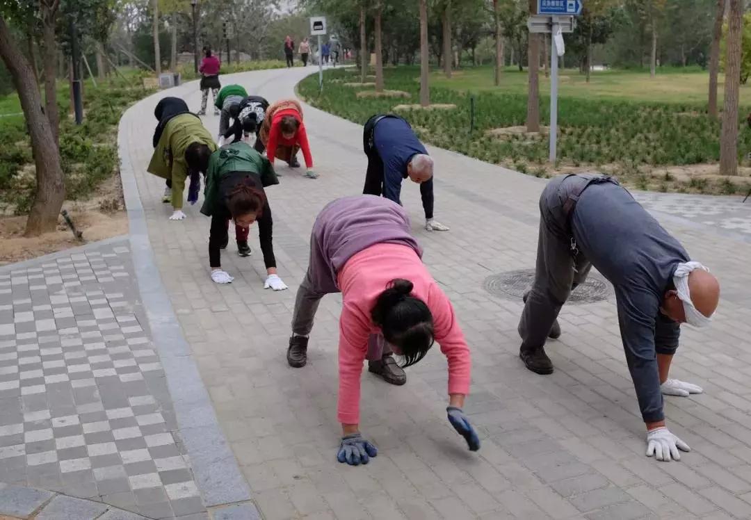 你永遠不知道公園健身的大爺大媽有多野!