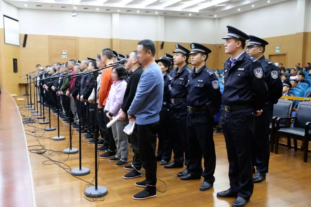 公诉机关指控■张一平,仙居人,出生于1970年,绰号"朝宝儿".