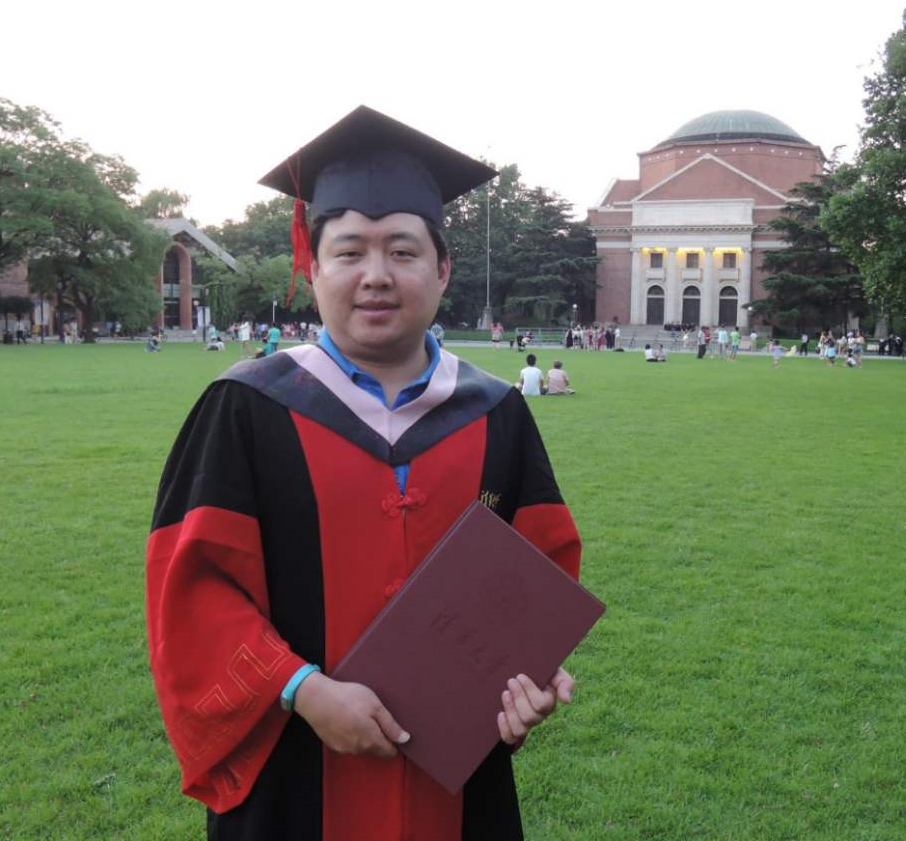 姚登峰教授先后毕业于北京大学和清华大学获得硕士和博士学位,现任