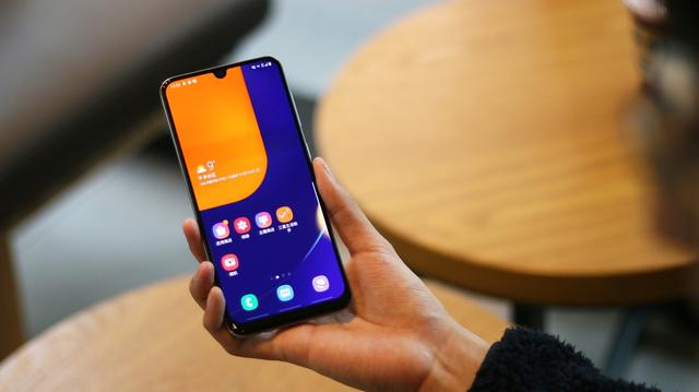 原创时尚轻薄引领行业潮流,三星galaxy a50s上手体验