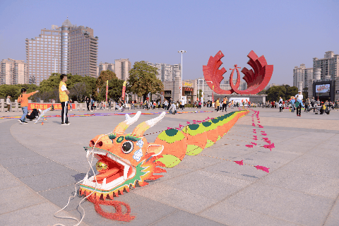 早安清远 | 环卫工做了这件事,被失主"偷拍"了……_朱杰英