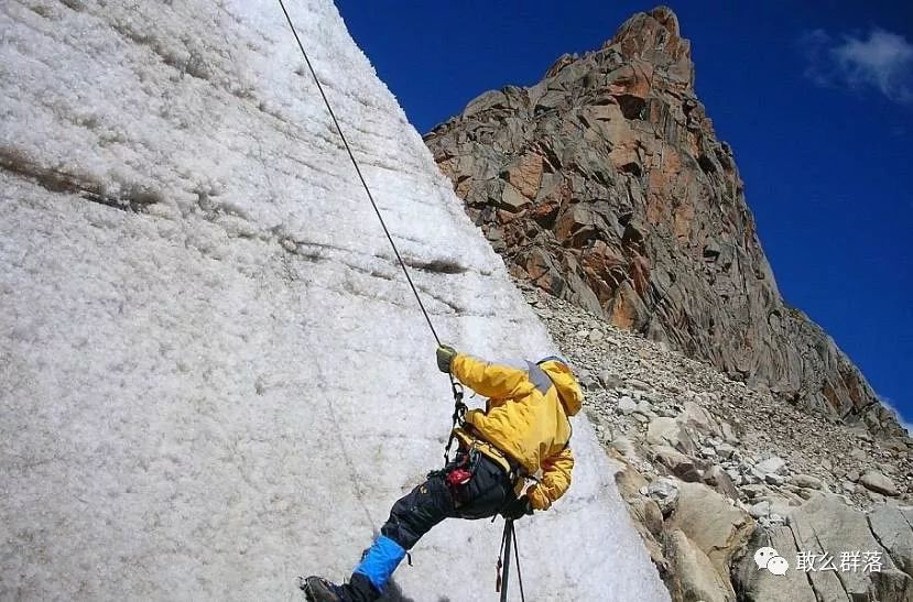 中国探险协会牛人花雕徒步横穿塔克拉玛干沙漠的探险家