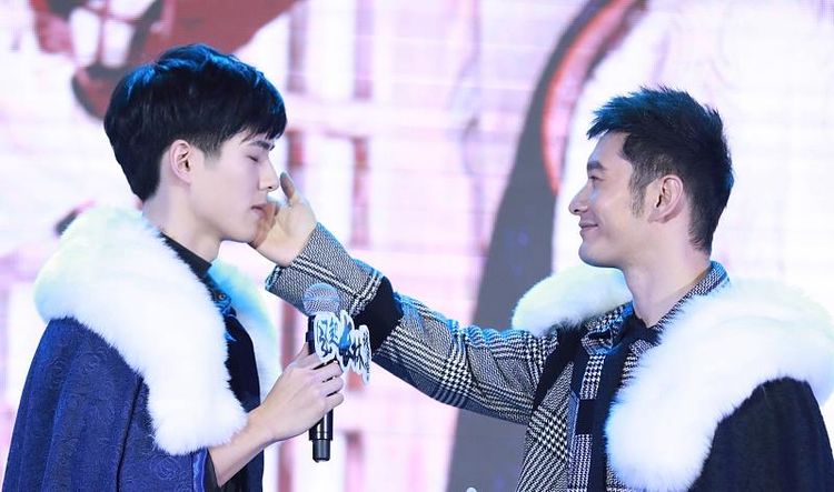 张若昀刘昊然在线battle,互发对方女装,网友:多发点