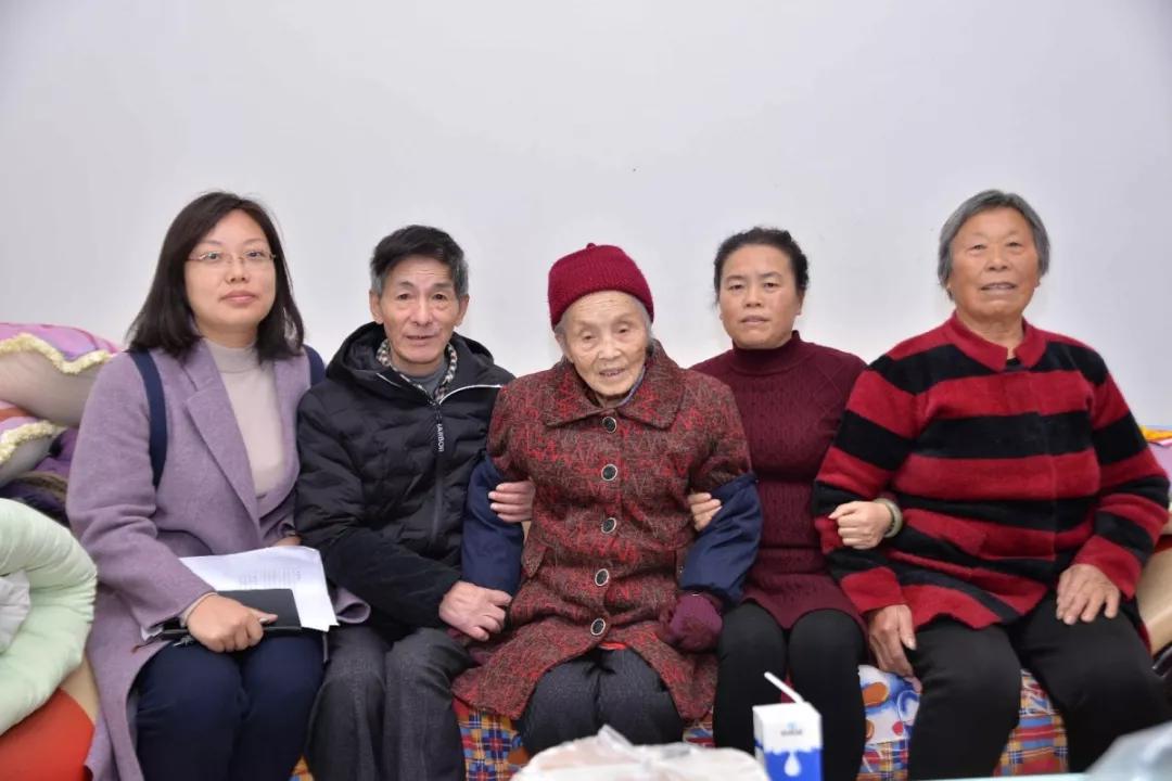 95岁彭山老人,这才是她的长寿"秘诀!_周静群