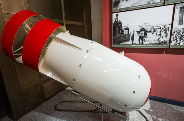 美专家:氢弹还有存活机会,钴弹为零_原子弹