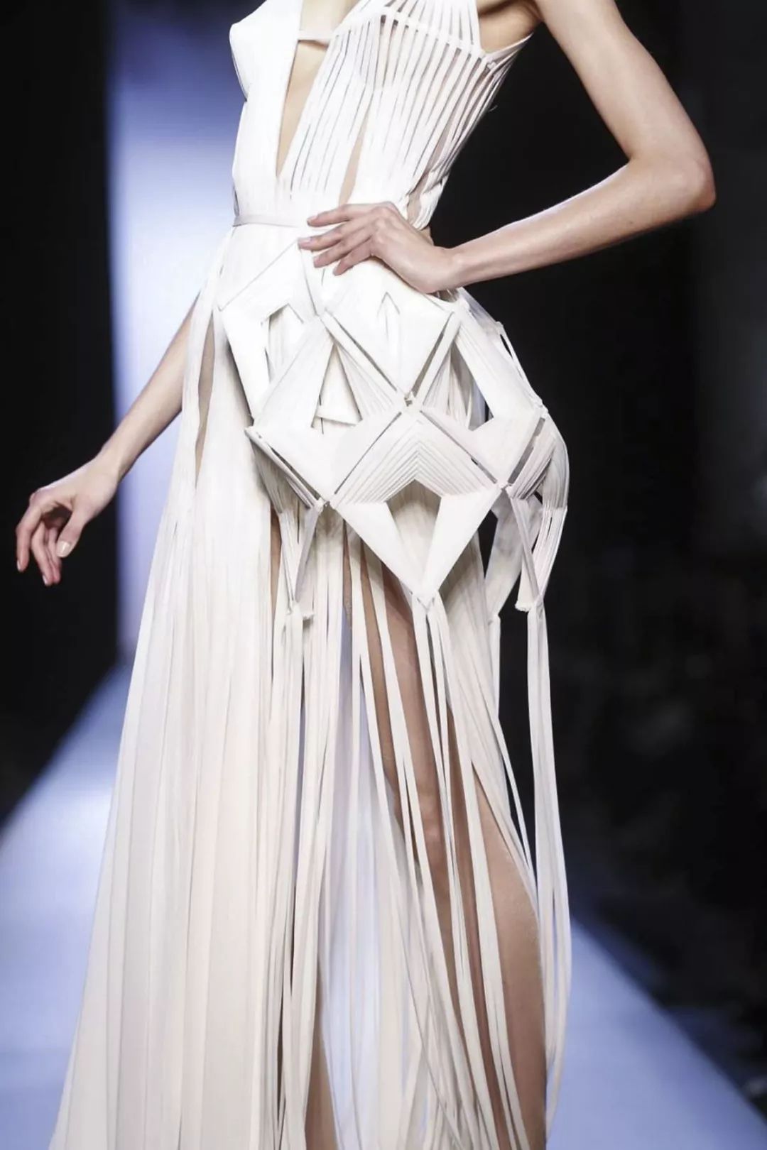 高缇耶告别爱马仕,牵手波司登