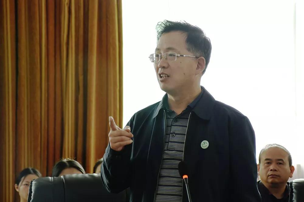 将杰出校友作为前行的灯塔王聪田院长分享参会感想院领导孙彤,谢培荣