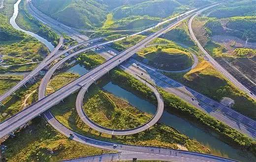 简直可以说是一天一个样特别是在交通建设方面璧山区一直在飞速发展中