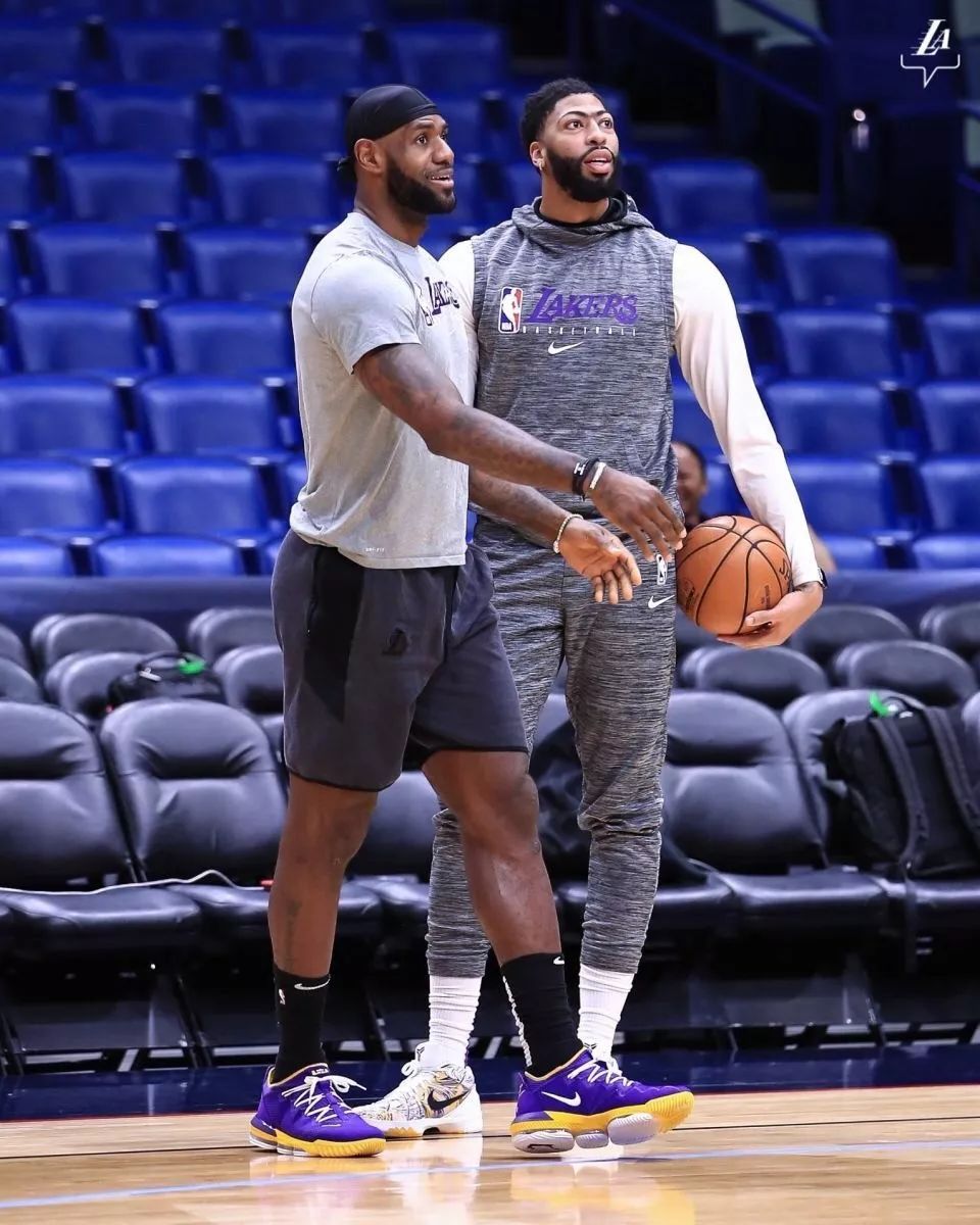 第二节开始,霍华德个人的三次进攻都是暴扣.