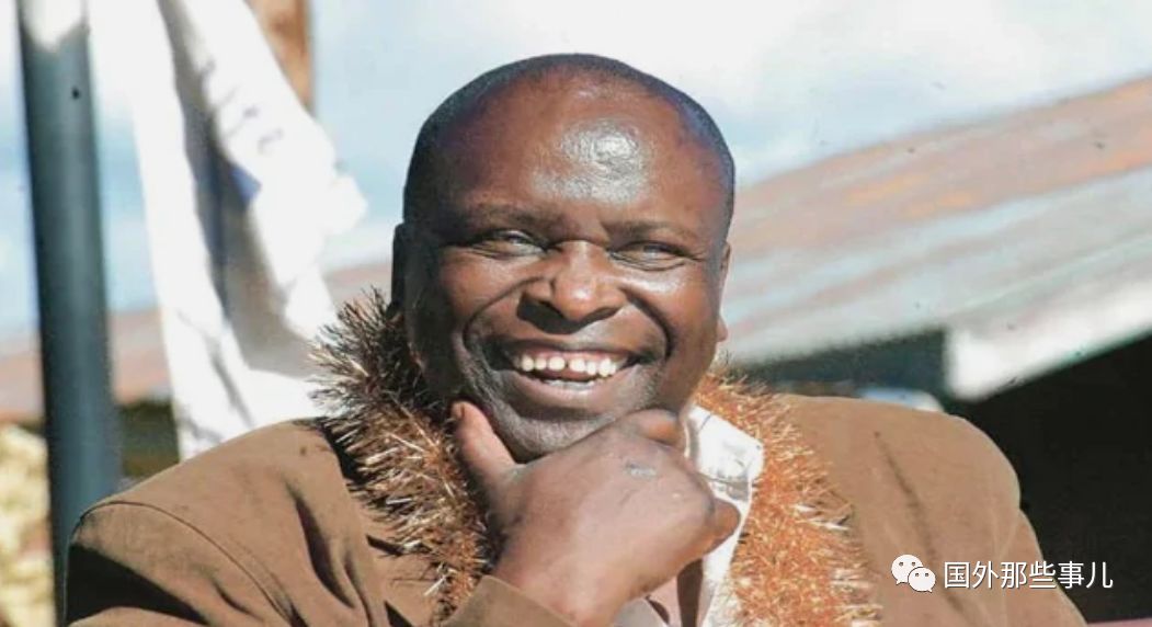 肯尼亚一名富豪突然去世,他的3个妻子和12个孩子开始争夺3000万肯尼亚