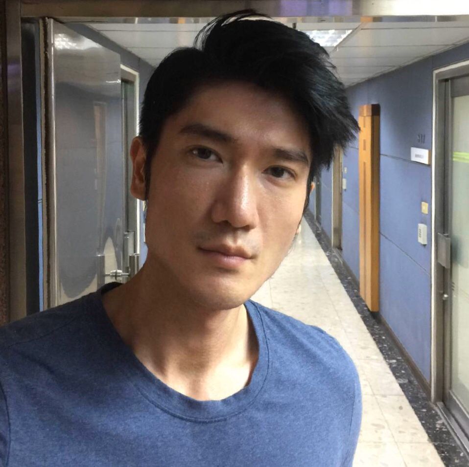 晒高以翔家庭温馨照,二哥高宇桥帅气不输弟弟最抢眼