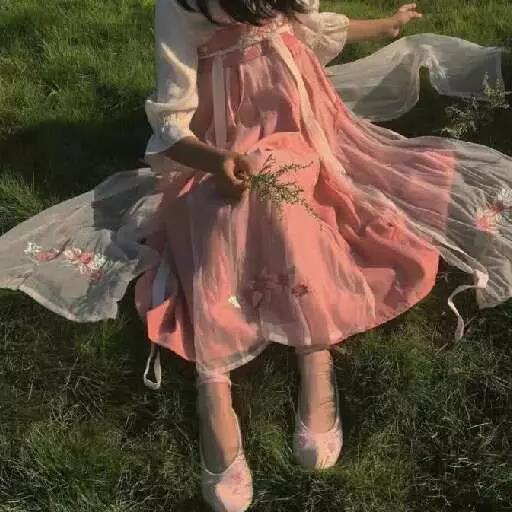 洛丽塔风格女头别说拧瓶盖了消防栓我都能拧开